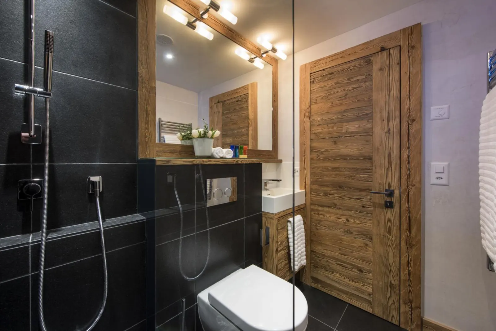 4-Bedroom Chalet with Heated pool, Sleeps 8, fotografia 18