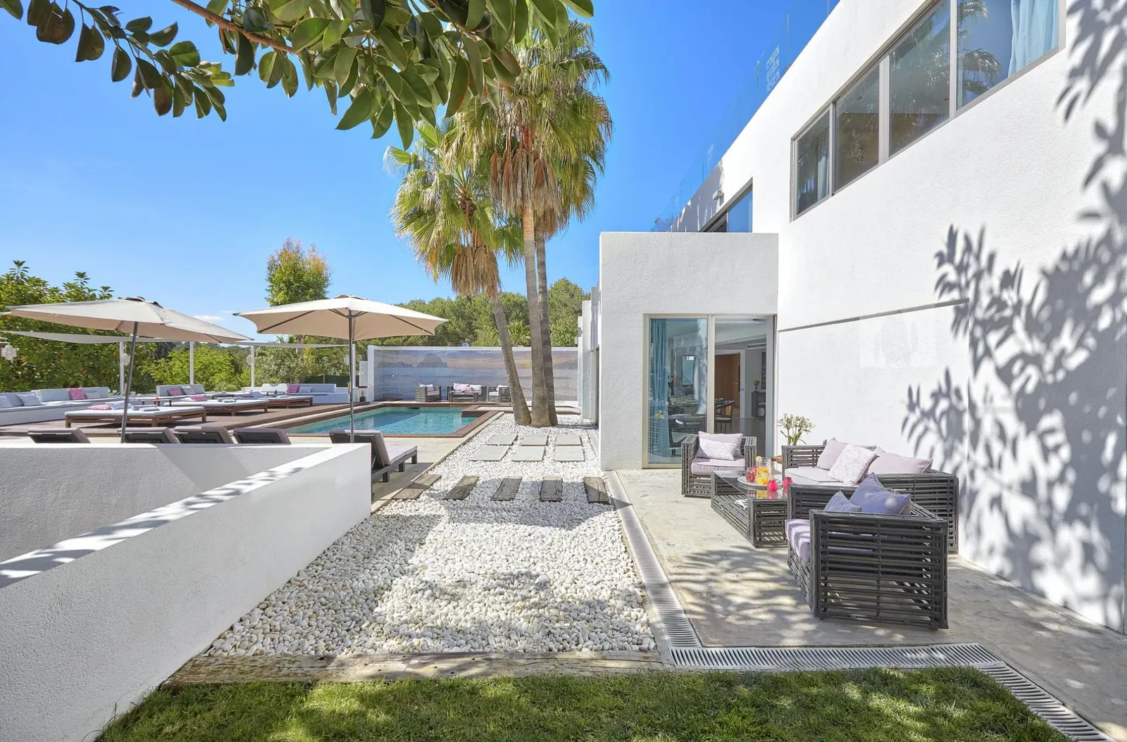 Villa for 12 Guests in Santa Eulària des Riu, photo 3