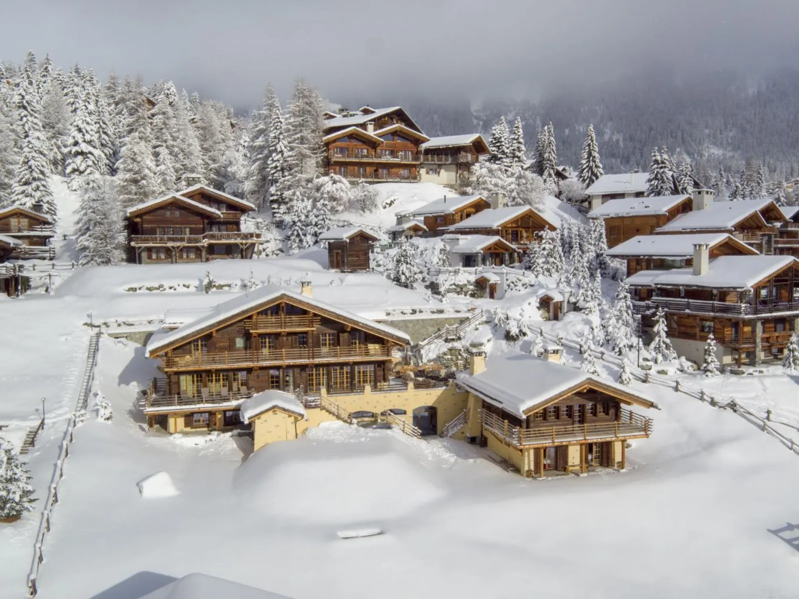 9-Bed Chalet with Heated pool, Verbier, fotografia 48