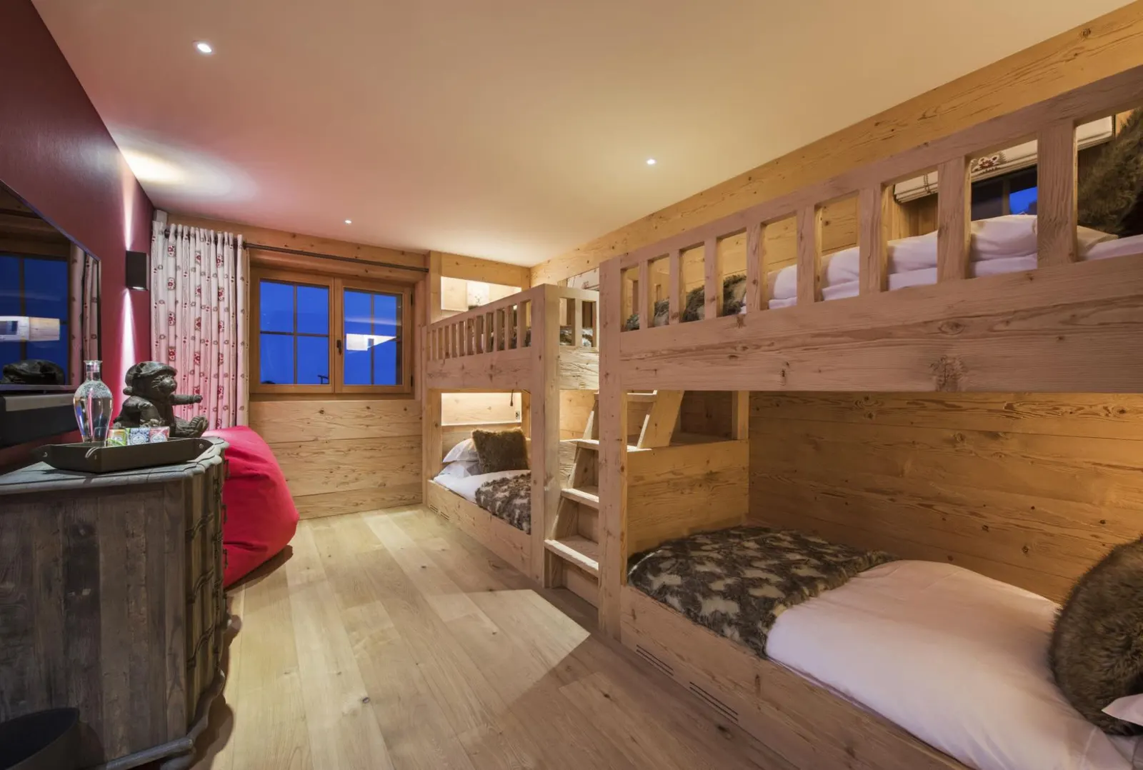 9-Bed Chalet with Heated pool, Verbier, fotografia 33