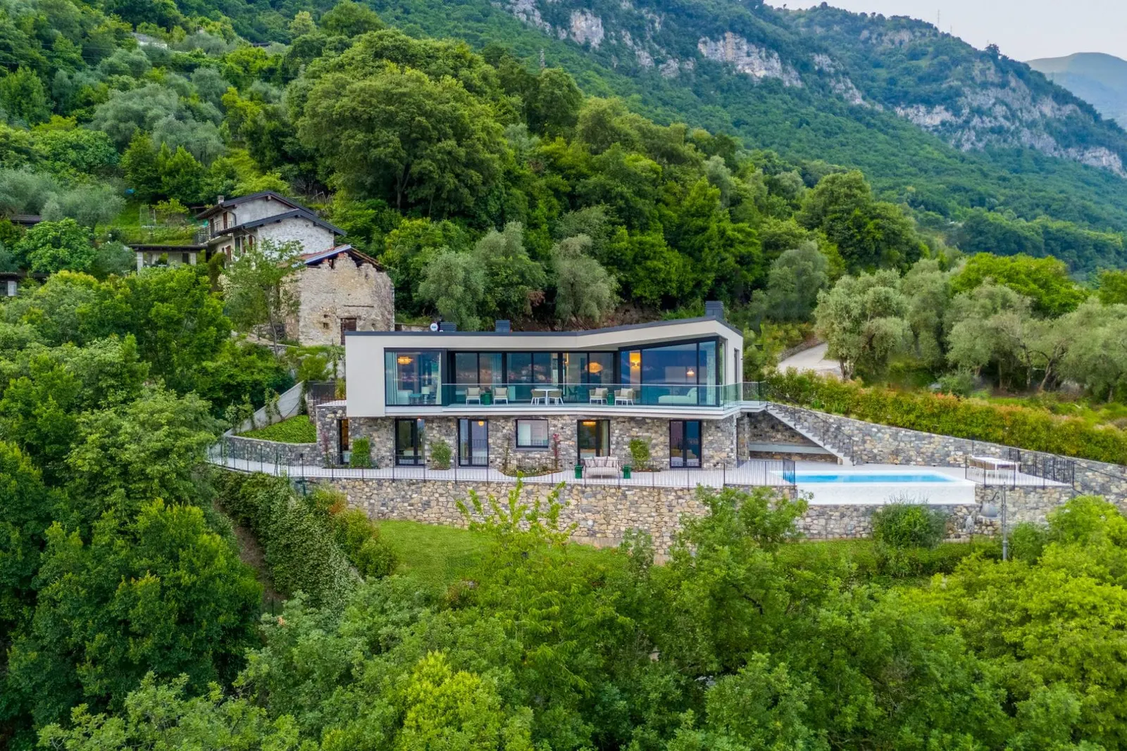 Vilă cu piscină în Sala Comacina, fotografia 3