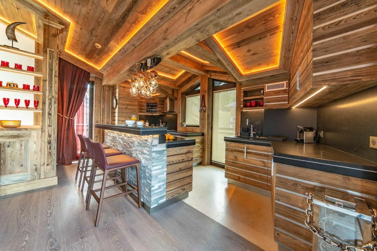 Chalet cu 5 dormitoare și jacuzzi, până la 12 persoane, fotografia 16