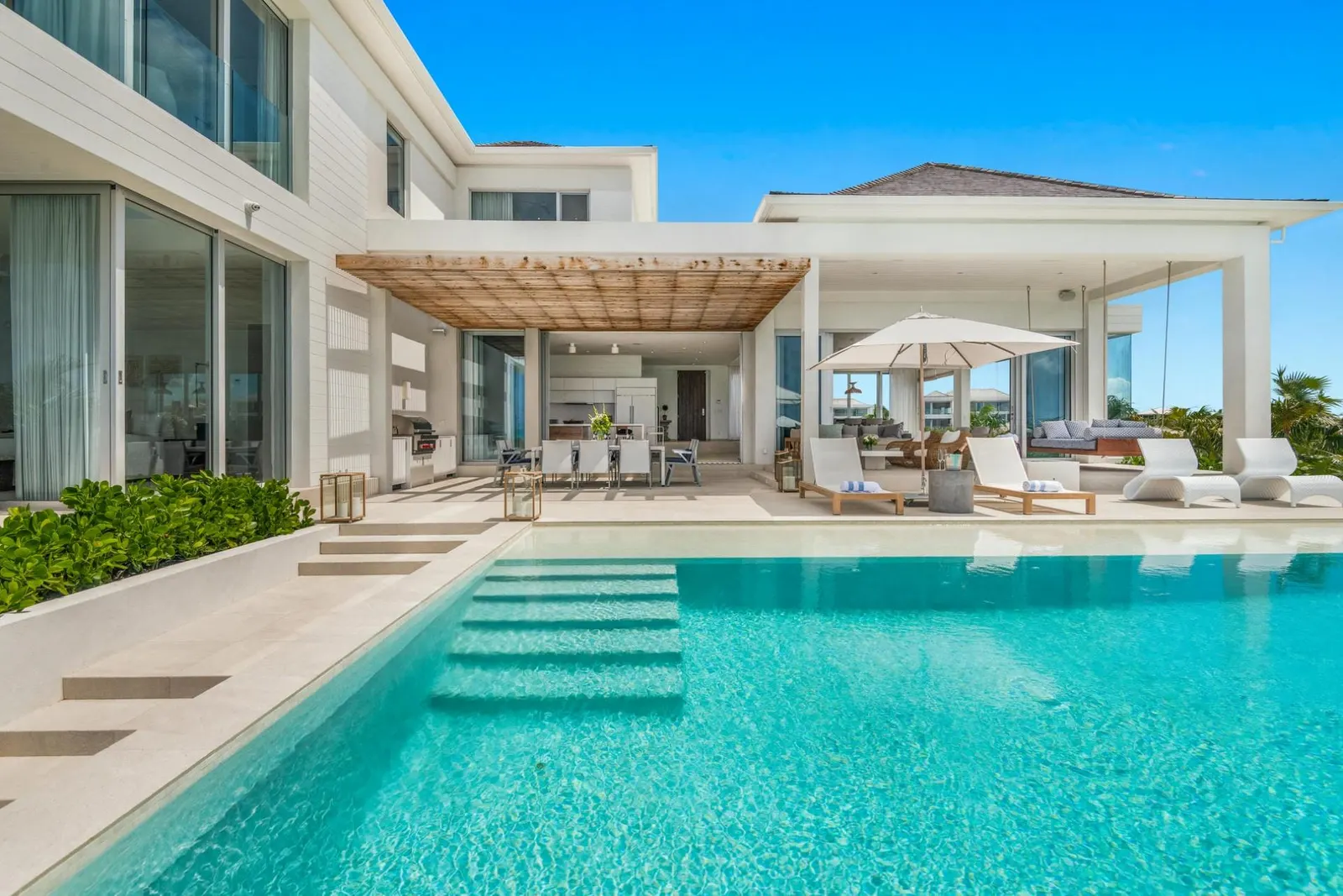 Vilă cu 5 dormitoare și piscină încălzită, Providenciales, fotografia 2