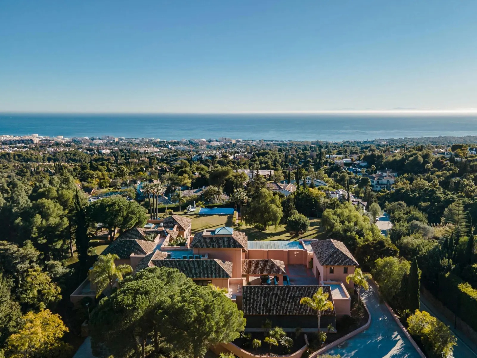 Vilă cu piscină încălzită în Marbella, fotografia 38