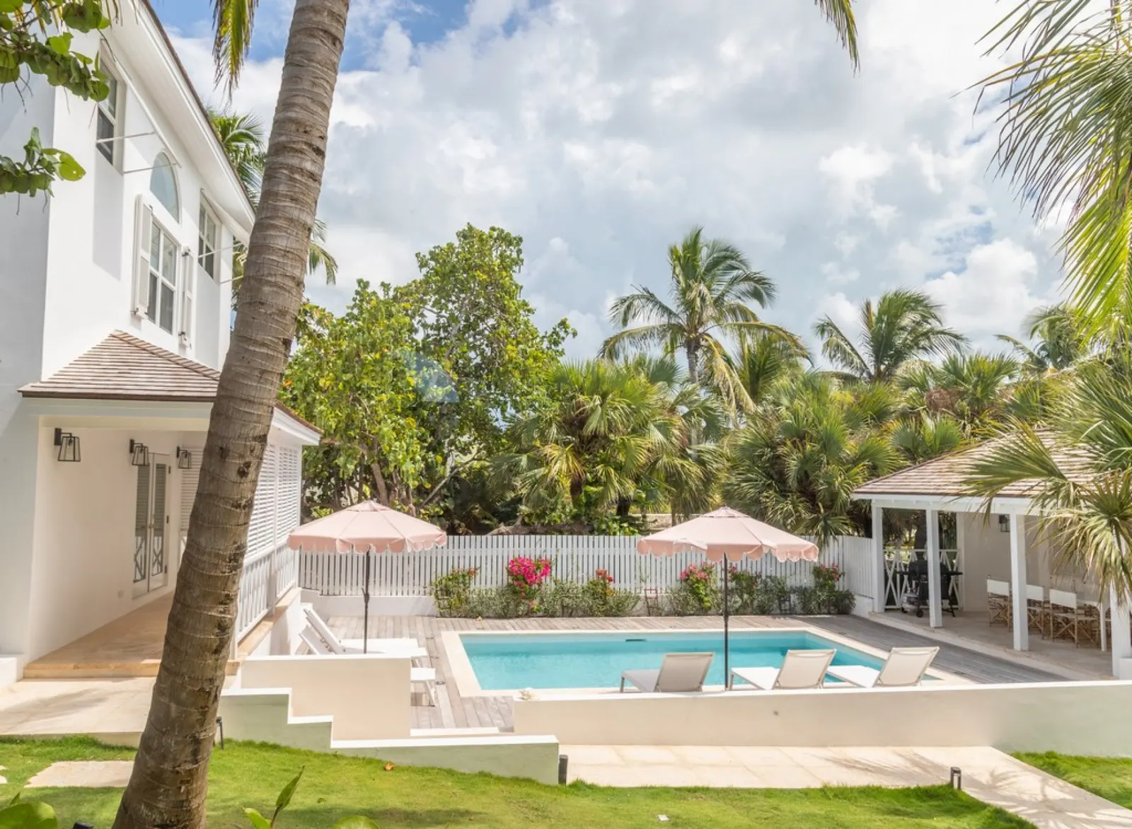 6-Bedroom Villa with Swimming pool, Sleeps 12,, photo 5
