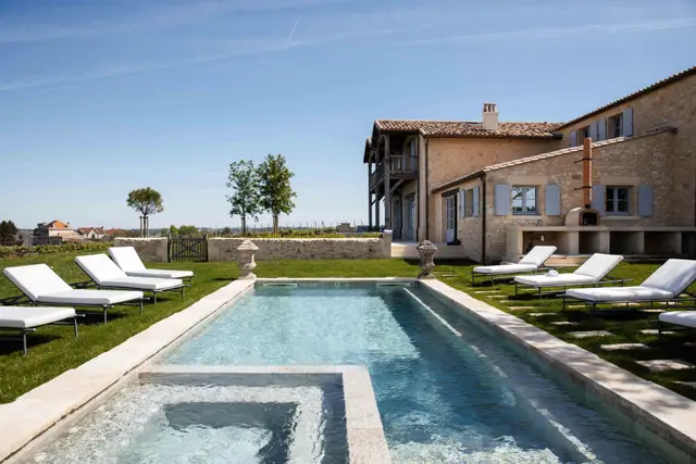 Villa with Heated pool in Saint-Christophe-des-Bardes