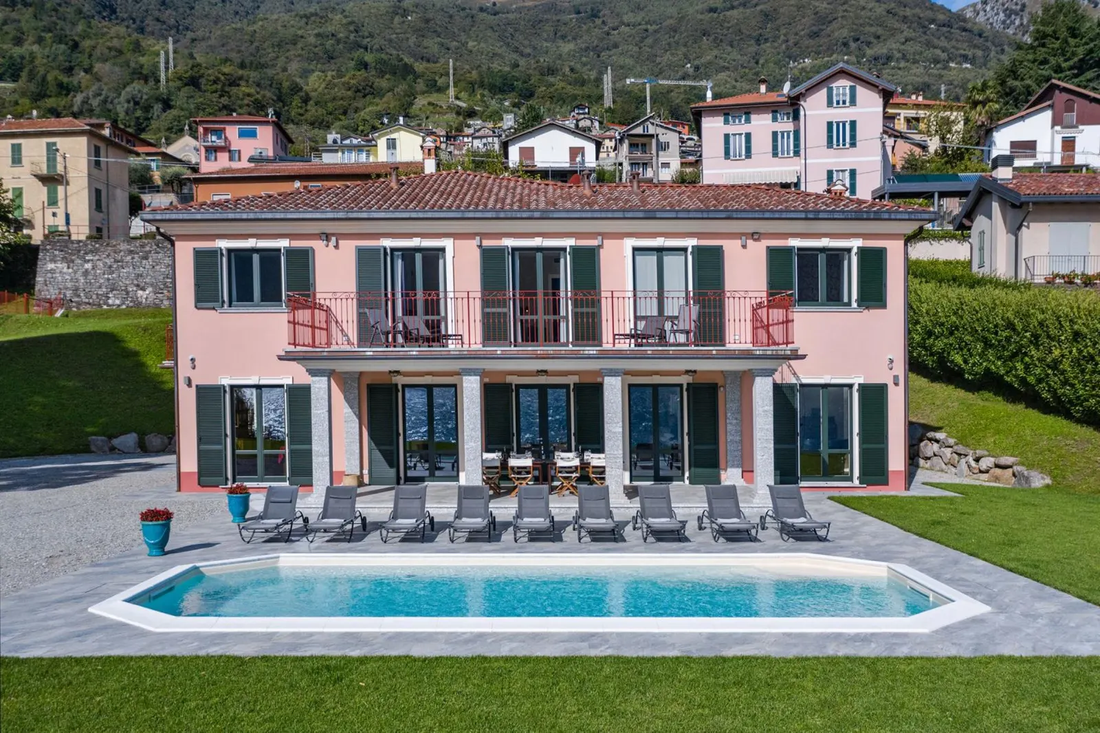 7 nopți la 7-Bedroom Villa with Heated pool, Pianello del Lario, Lombardia, fotografia 4