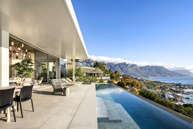 7 nopți la 5-Bed Villa with Heated pool, Cape Town