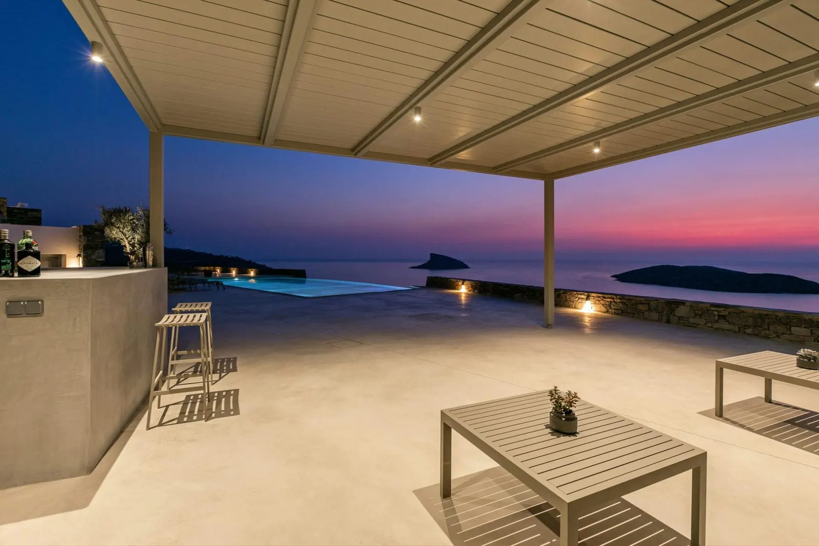 Vilă cu 6 dormitoare pentru 12 persoane, Posidonia, fotografia 5