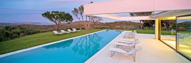 Vilă cu piscină încălzită și vedere la munte în Ramatuelle
