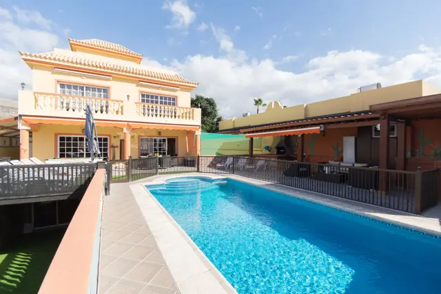 Vilă cu 7 dormitoare și piscină încălzită, Adeje