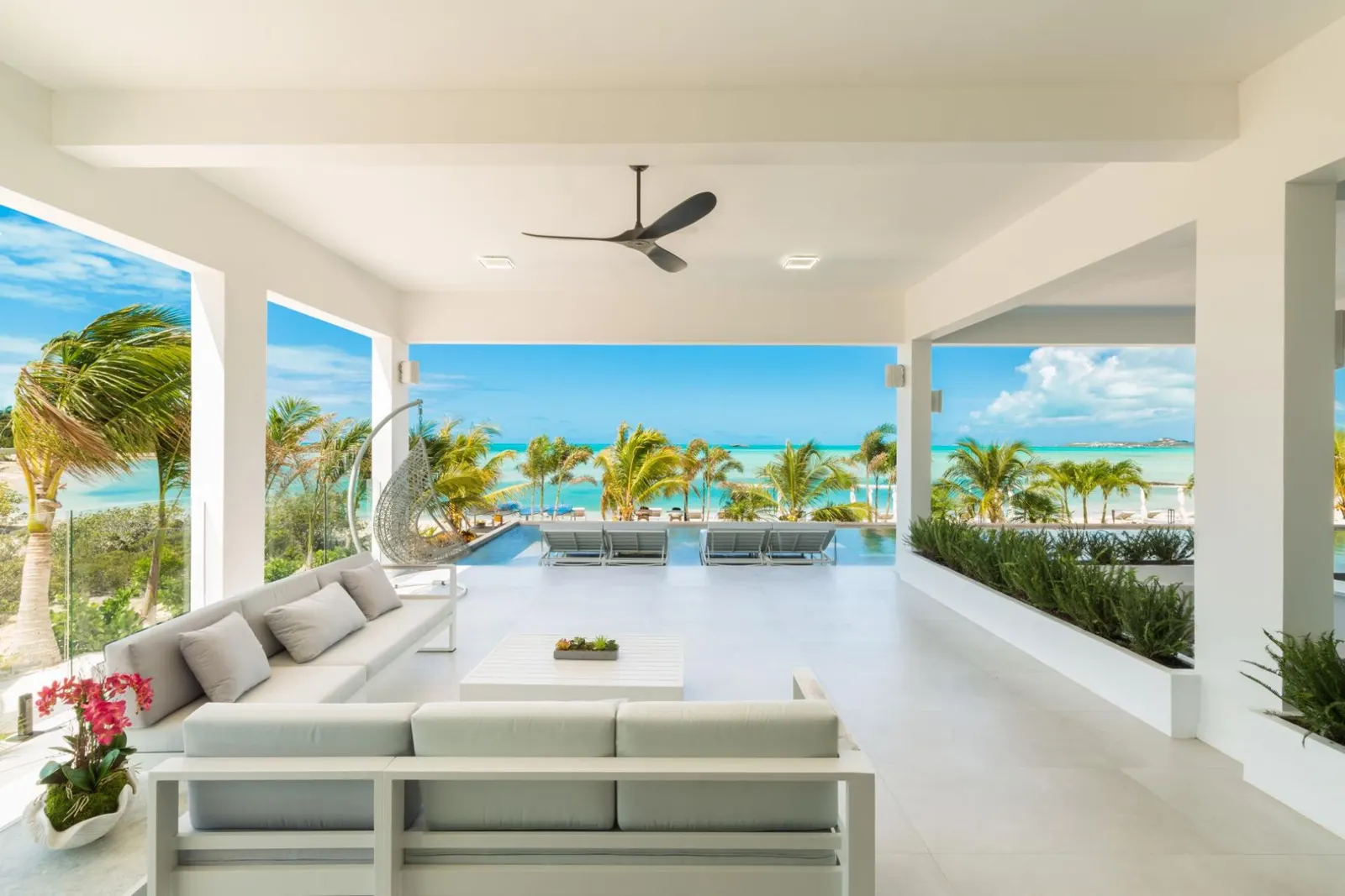 Vilă cu piscină și pe malul mării în Providenciales, fotografia 10