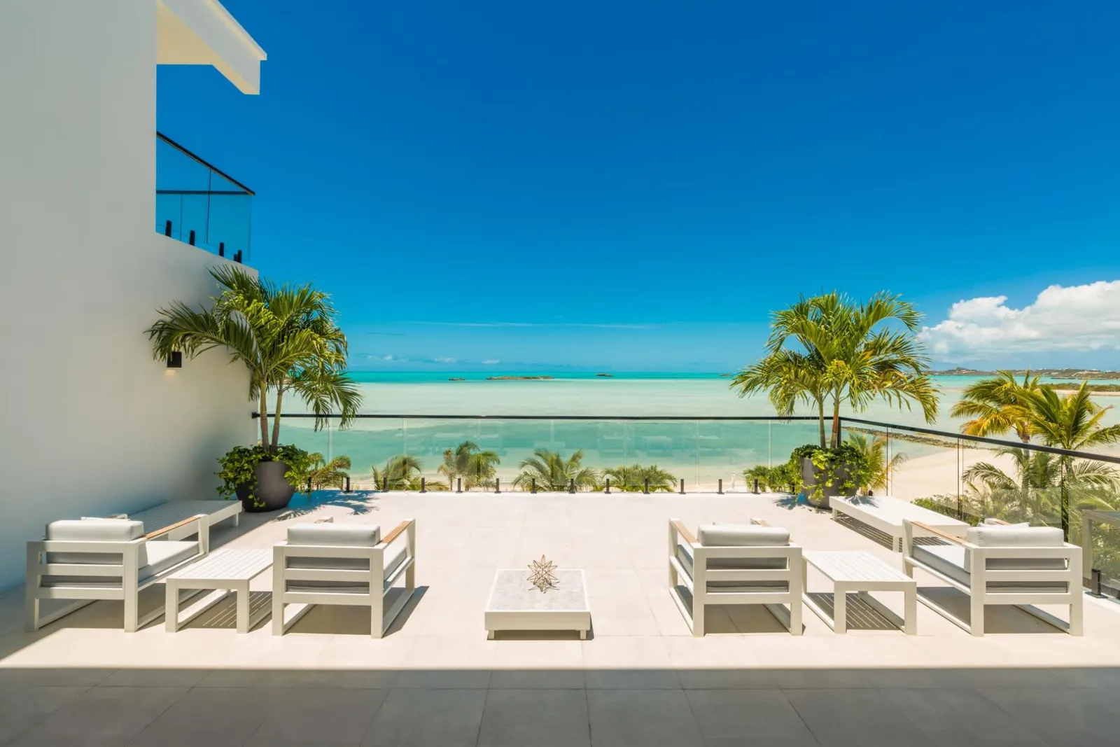 Vilă cu piscină și pe malul mării în Providenciales, fotografia 15