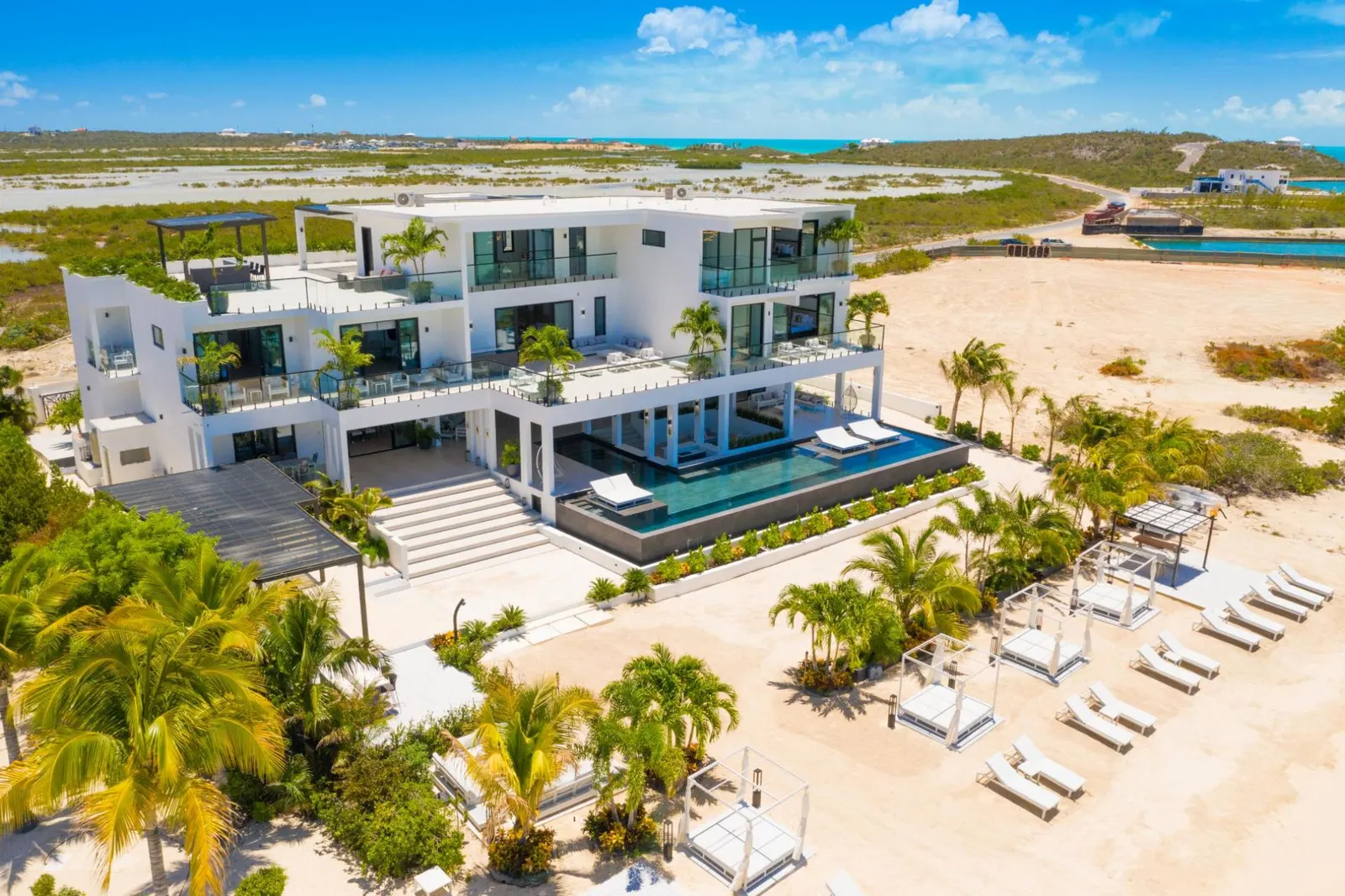 Vilă cu piscină și pe malul mării în Providenciales, fotografia 38