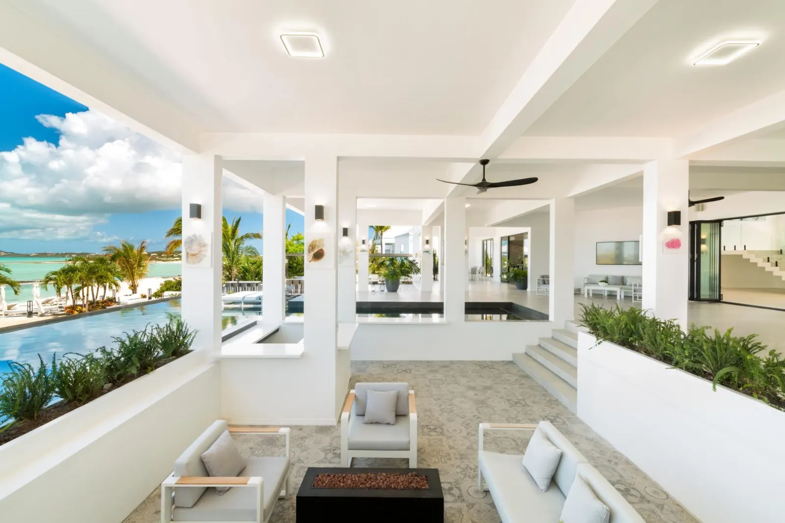 Vilă cu piscină și pe malul mării în Providenciales, fotografia 11