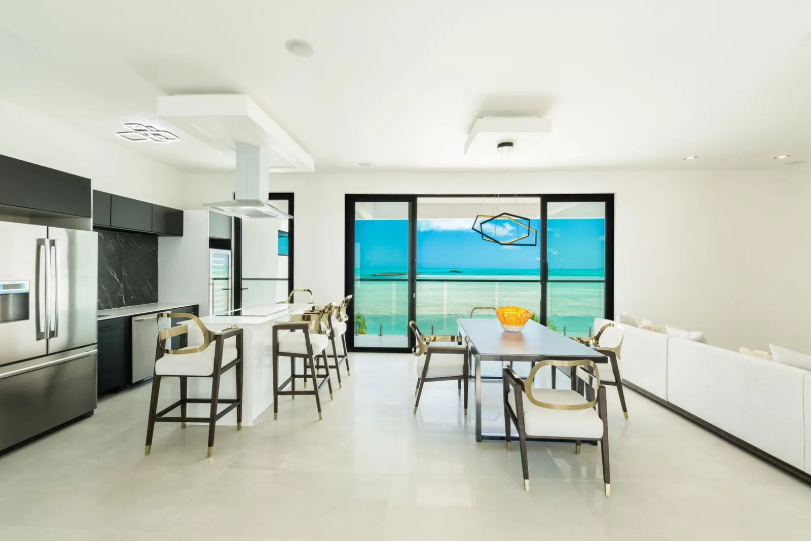 Vilă cu piscină și pe malul mării în Providenciales, fotografia 28