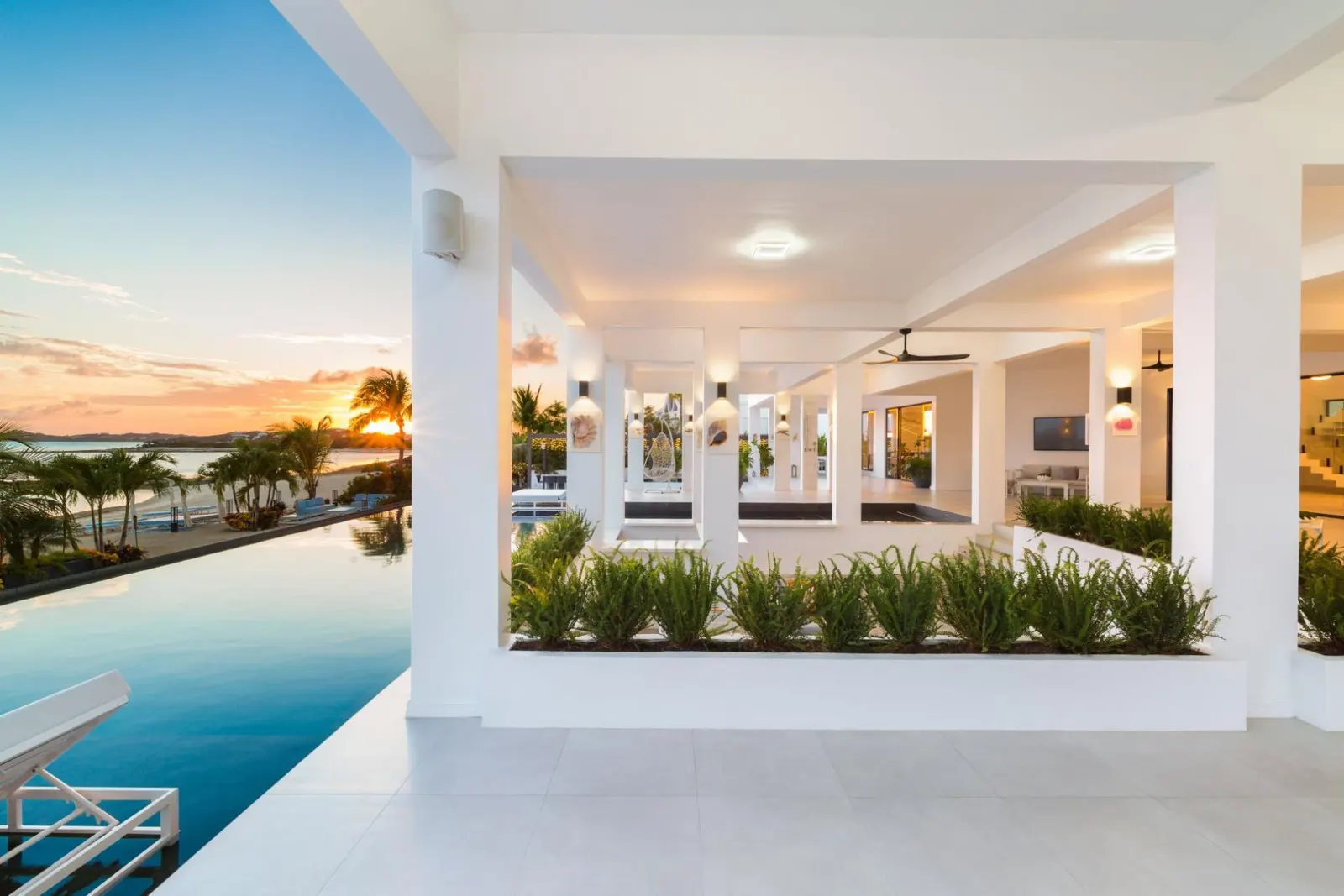 Vilă cu piscină și pe malul mării în Providenciales, fotografia 8