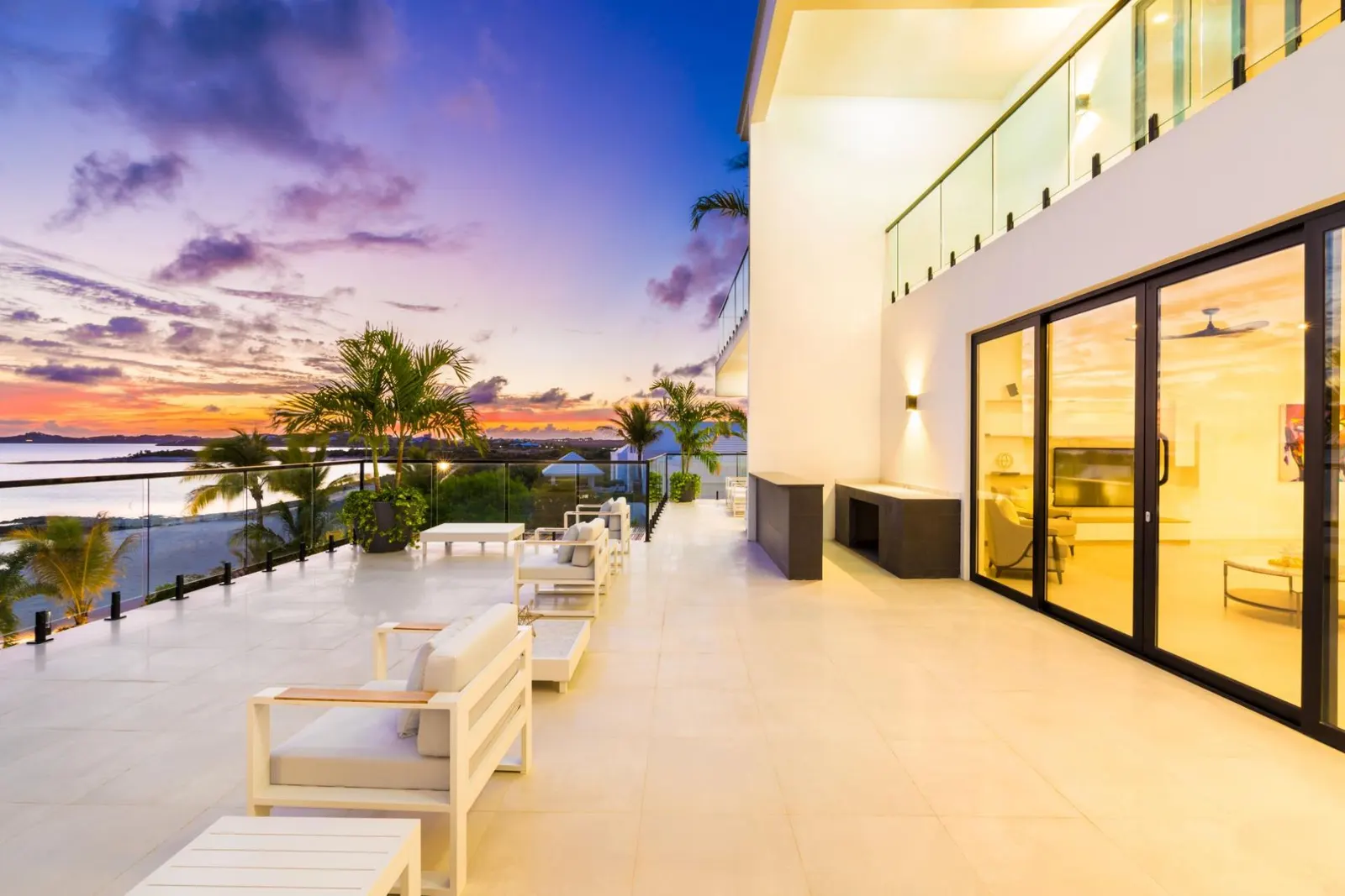 Vilă cu piscină și pe malul mării în Providenciales, fotografia 14