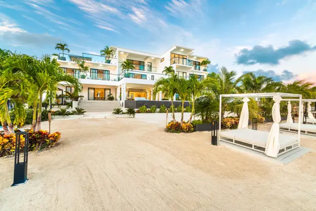 Vilă cu piscină și pe malul mării în Providenciales