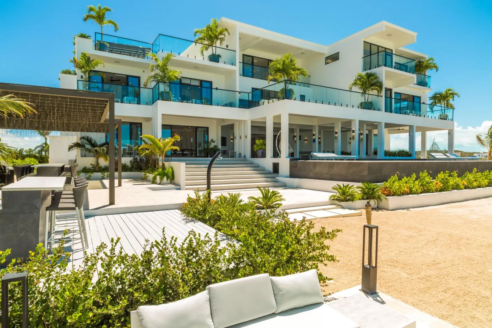 Vilă cu piscină și pe malul mării în Providenciales, fotografia 6