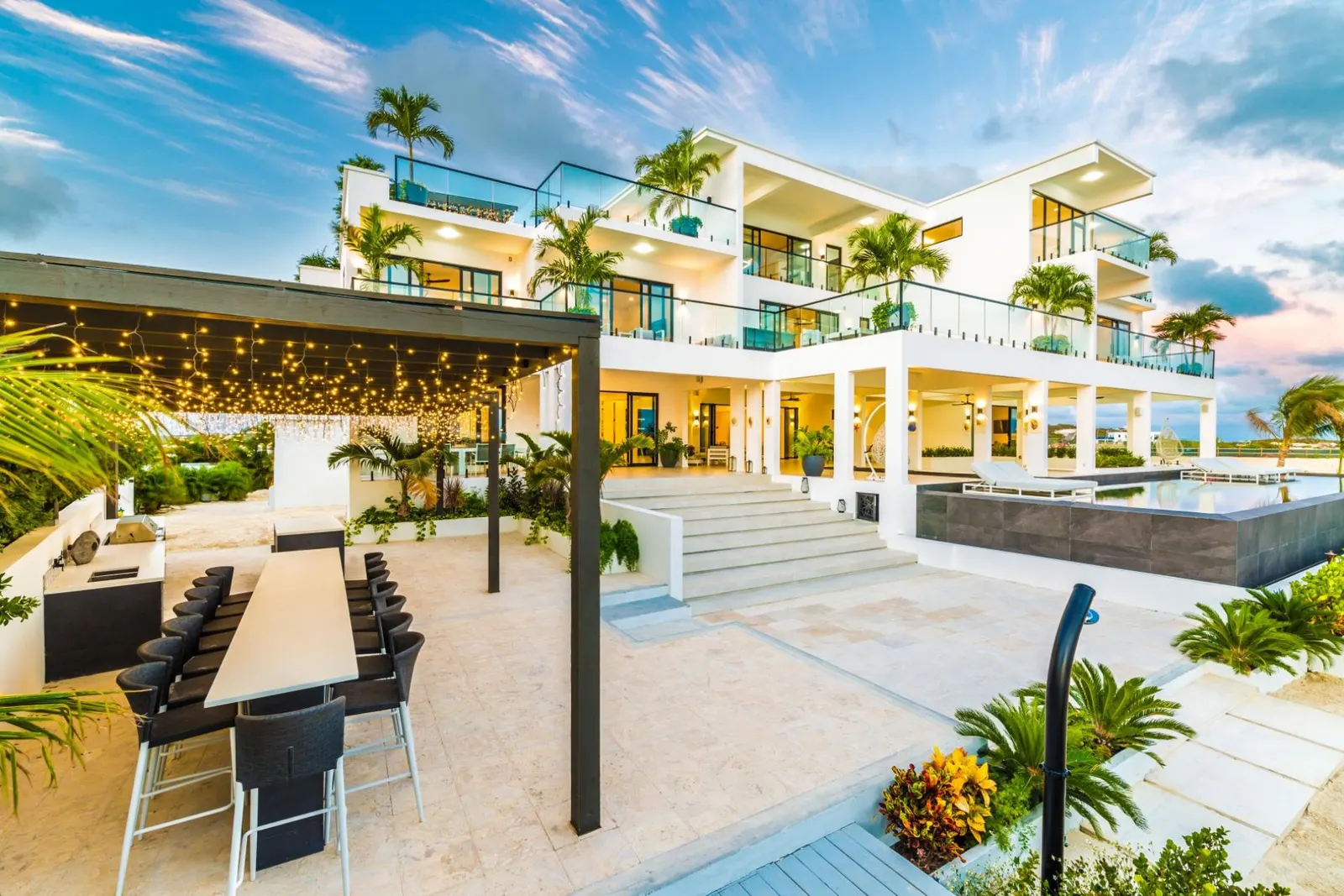 Vilă cu piscină și pe malul mării în Providenciales, fotografia 13