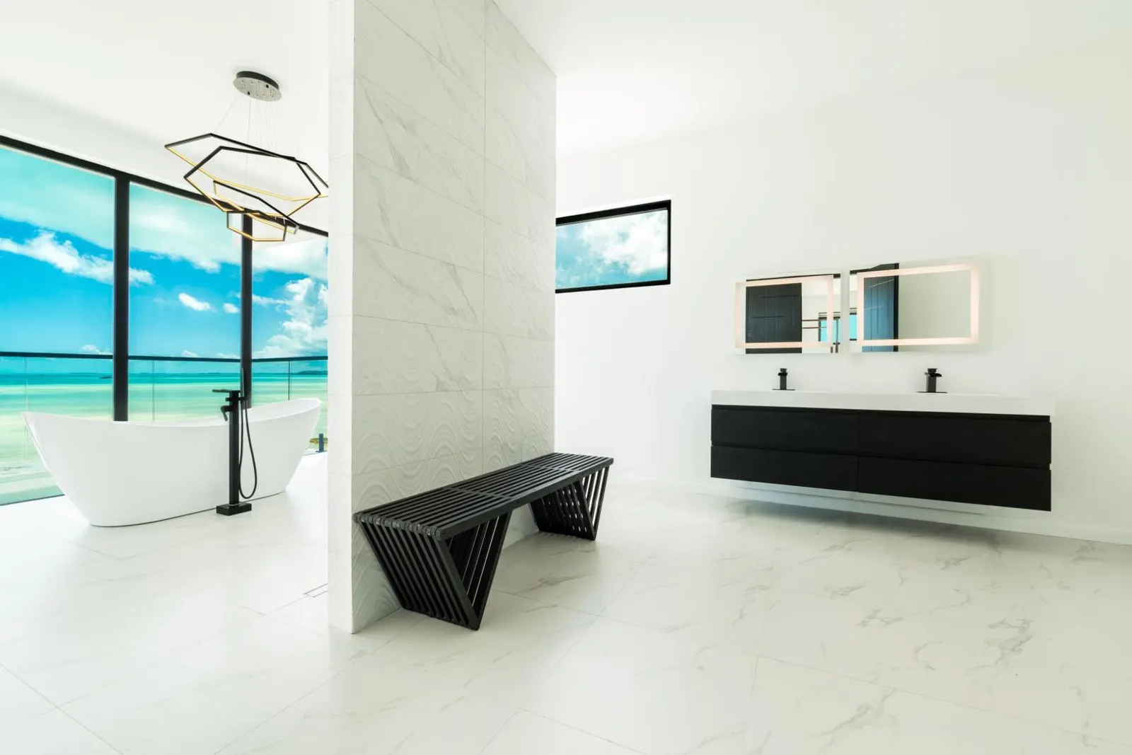 Vilă cu piscină și pe malul mării în Providenciales, fotografia 35