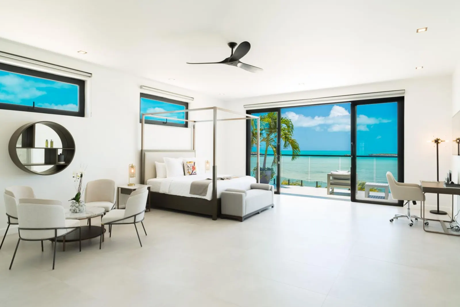 Vilă cu piscină și pe malul mării în Providenciales, fotografia 30