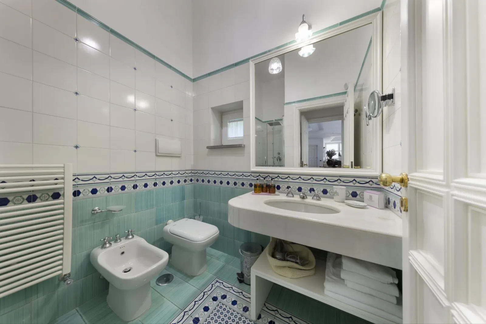 Vilă cu piscină și jacuzzi în Sorrento, fotografia 23