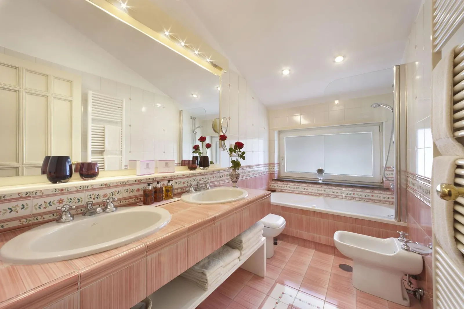 Vilă cu piscină și jacuzzi în Sorrento, fotografia 24