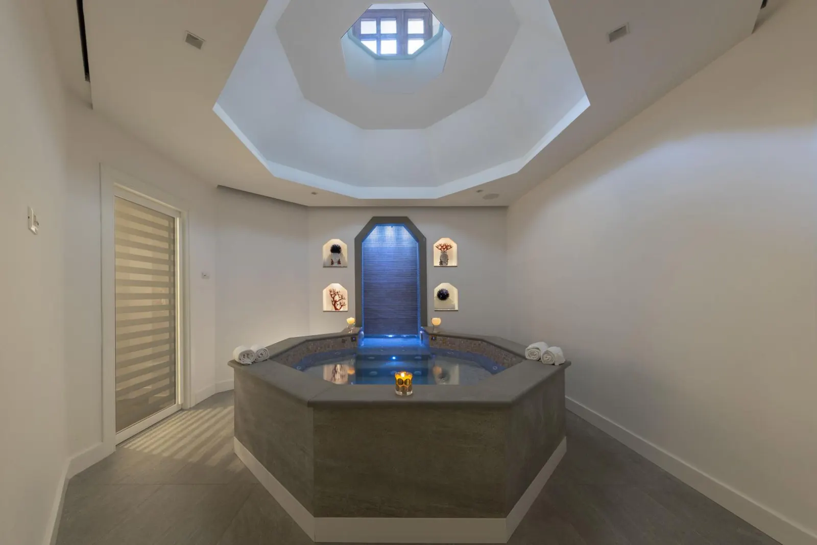 Vilă cu piscină și jacuzzi în Sorrento, fotografia 26