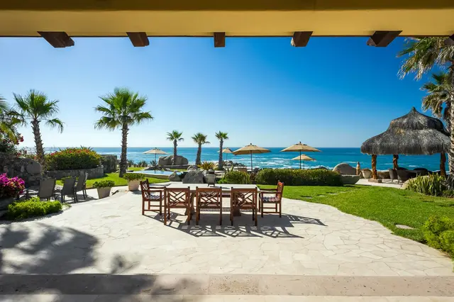Vilă cu piscină încălzită și pe malul mării în Cabo San Lucas