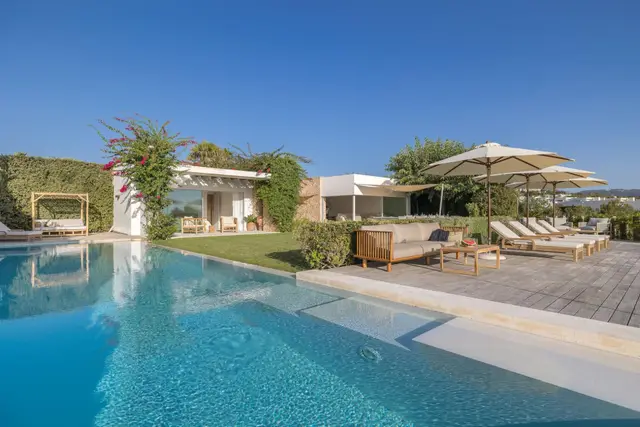 5-Bedroom Villa Sleeping 12, Urbanització Cala Tarida