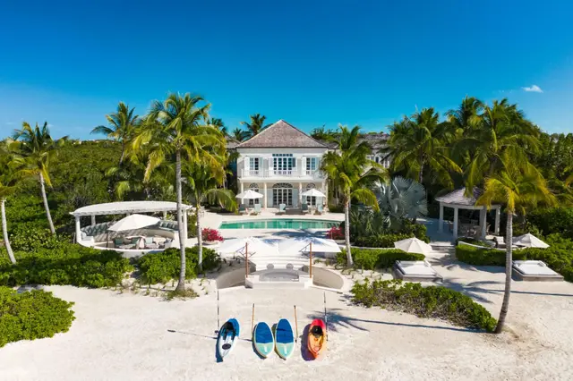 7 nopți la 7-Bed Villa with Heated pool, Providenciales