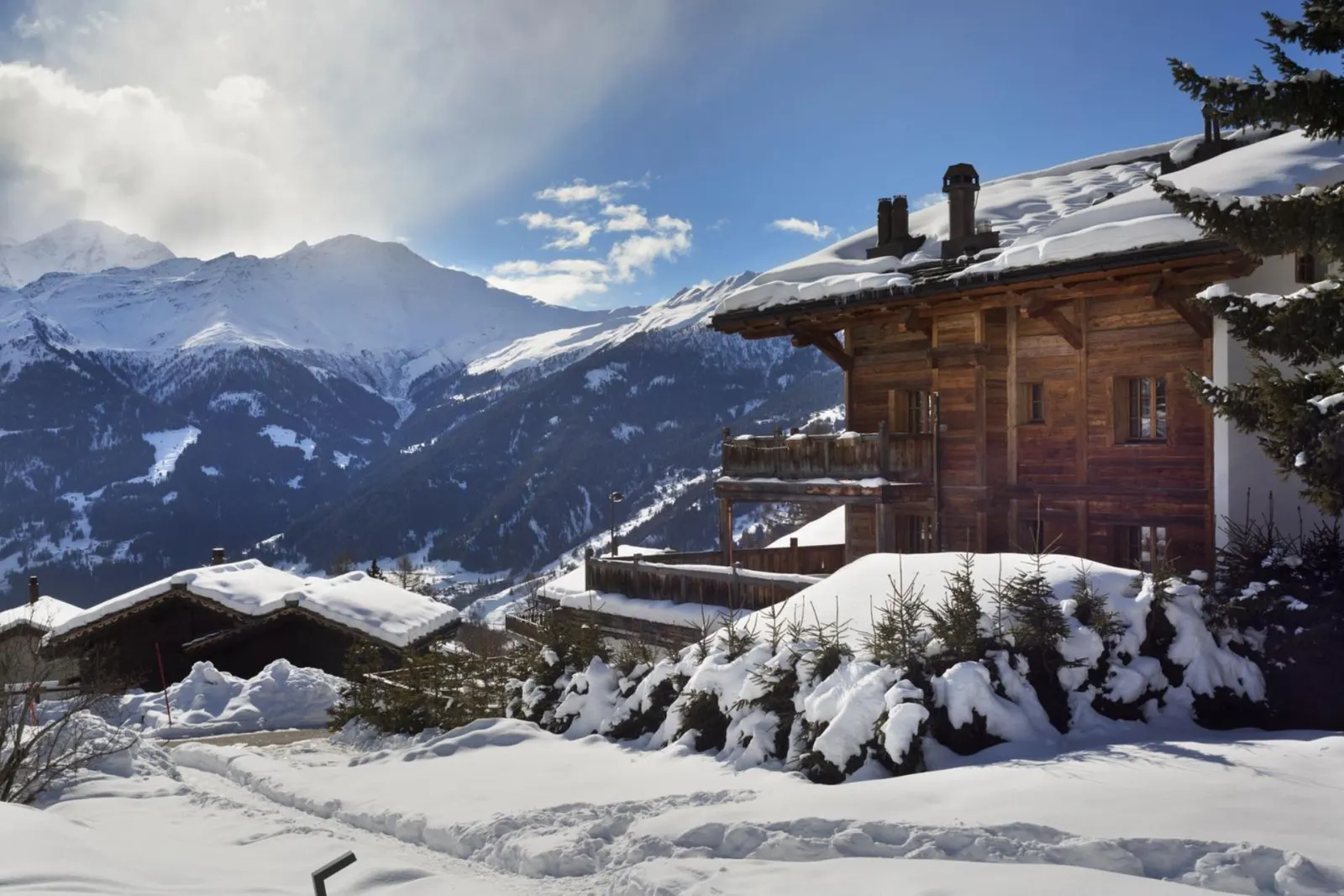 9-Bedroom Chalet in the Swiss Alps, fotografia 26
