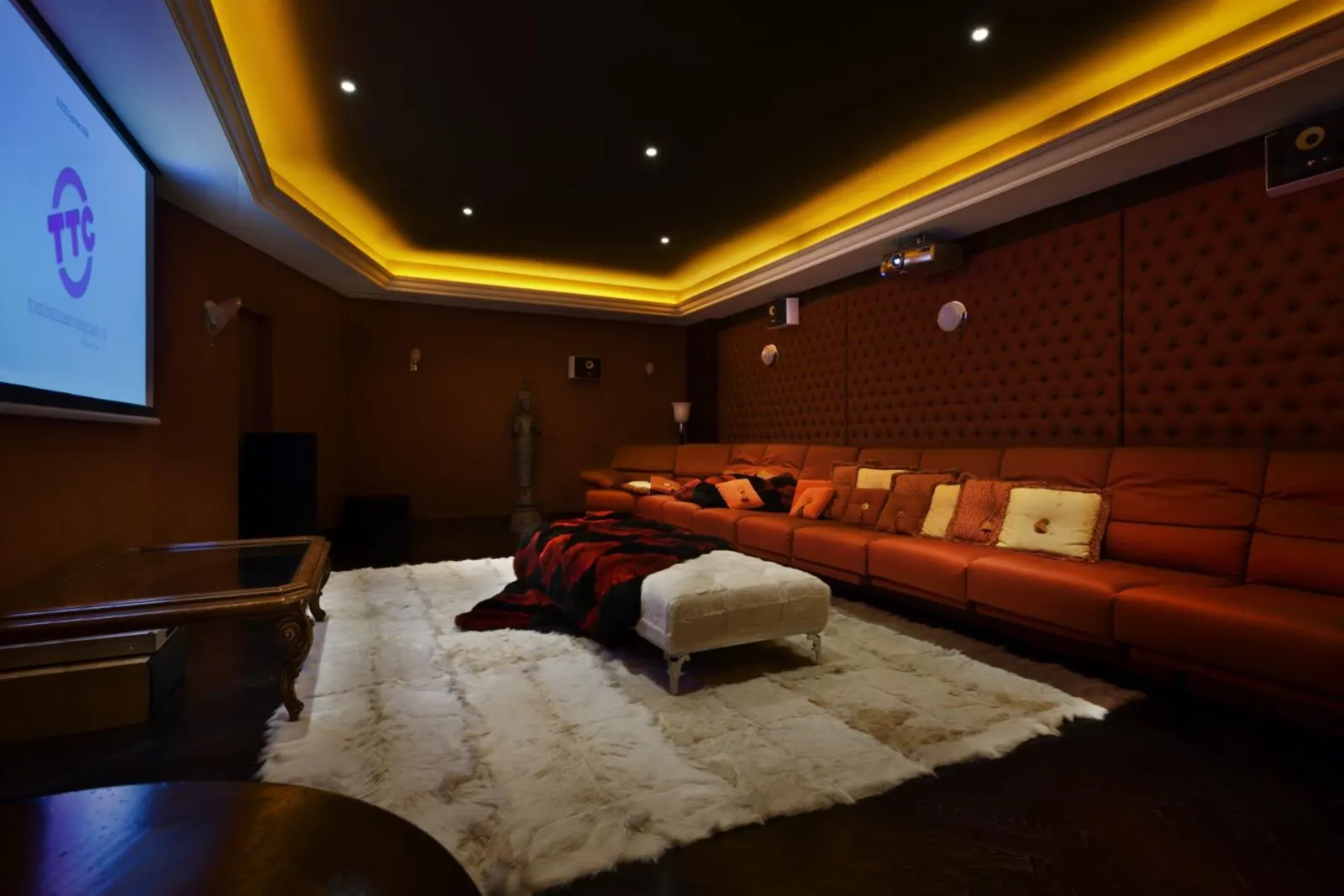9-Bedroom Chalet in the Swiss Alps, fotografia 10