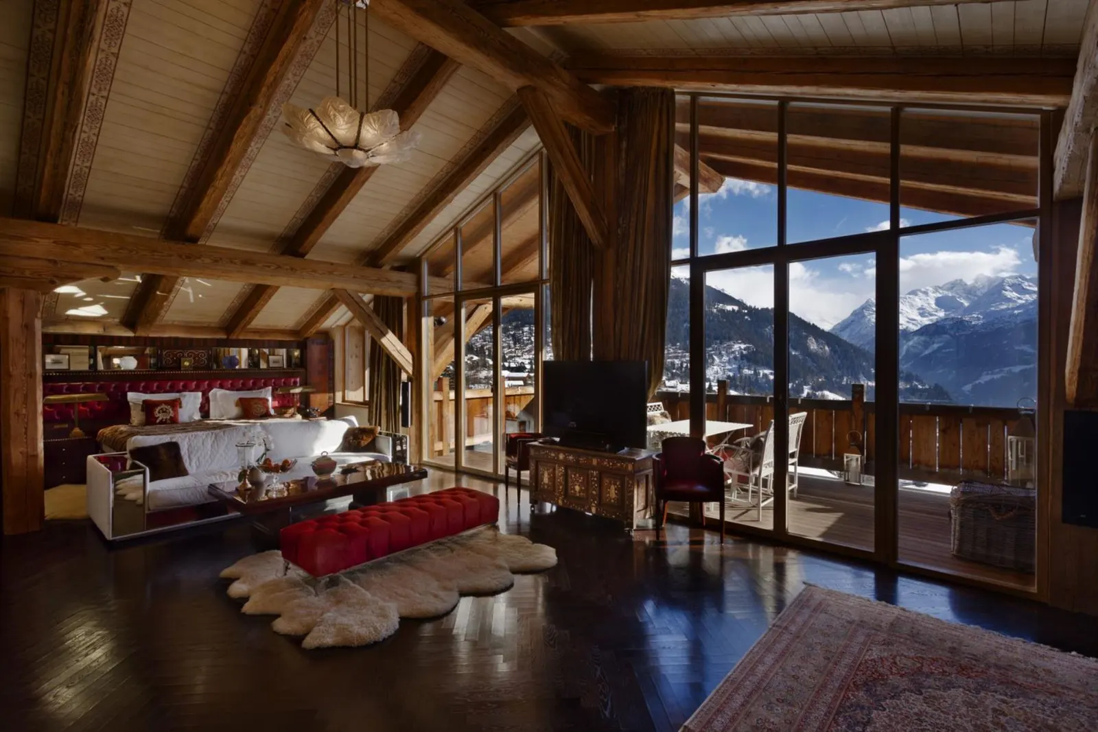 9-Bedroom Chalet in the Swiss Alps, fotografia 13