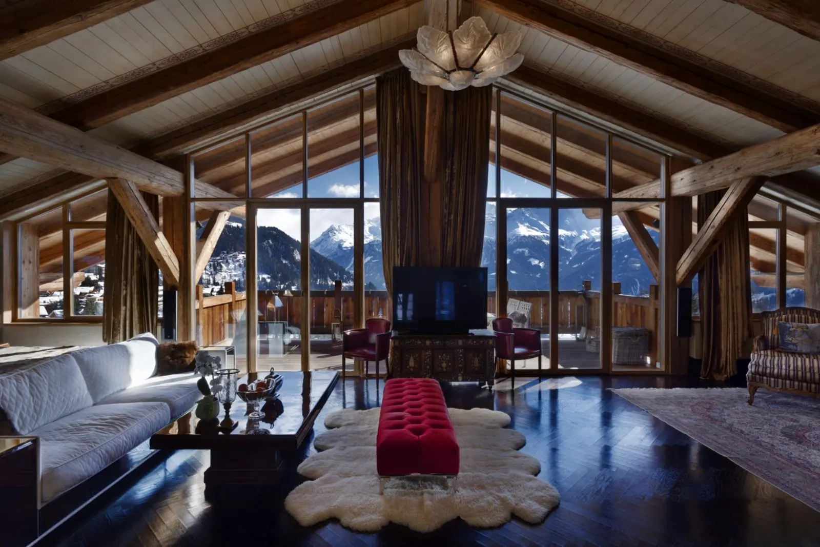 9-Bedroom Chalet in the Swiss Alps, fotografia 14