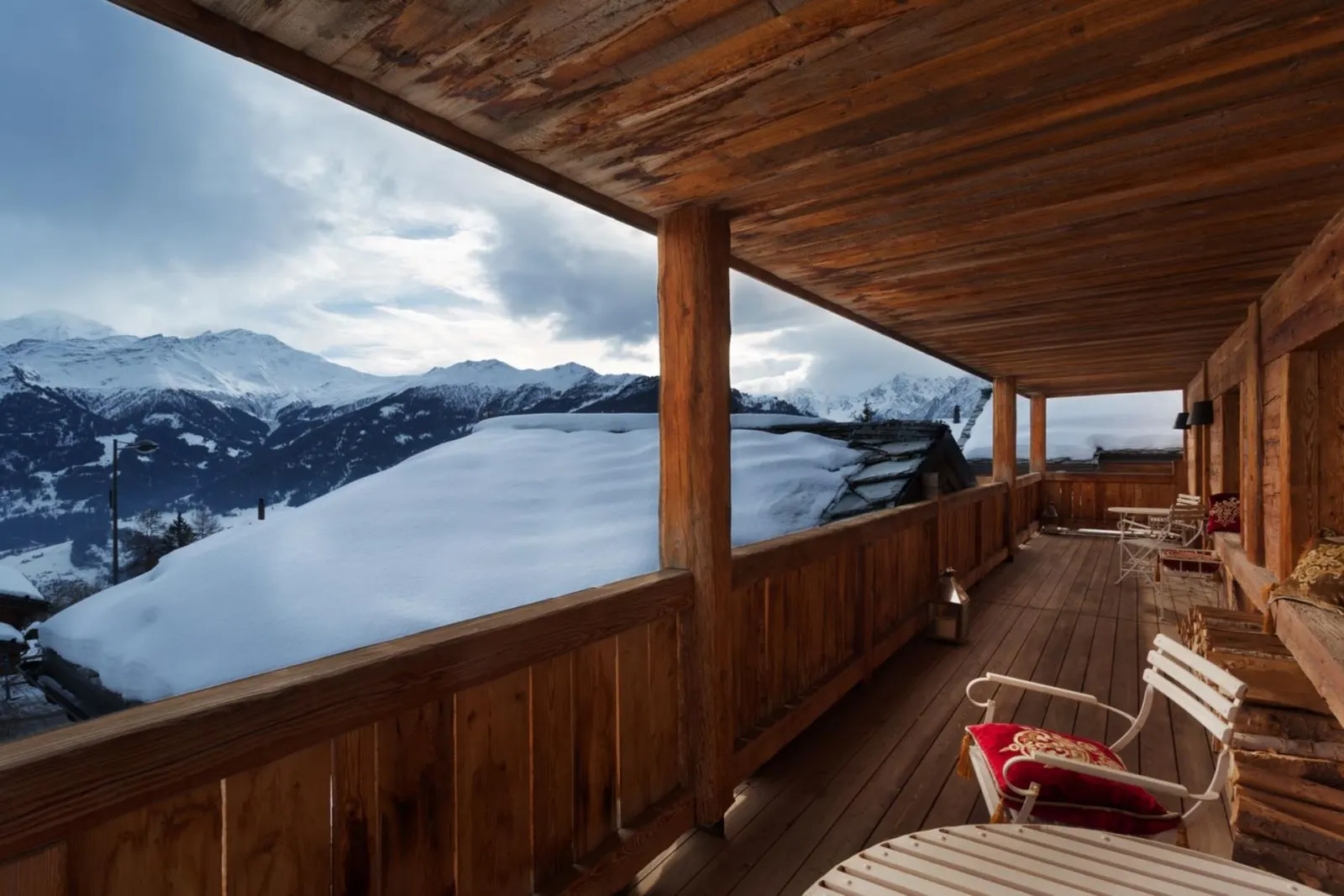 9-Bedroom Chalet in the Swiss Alps, fotografia 3
