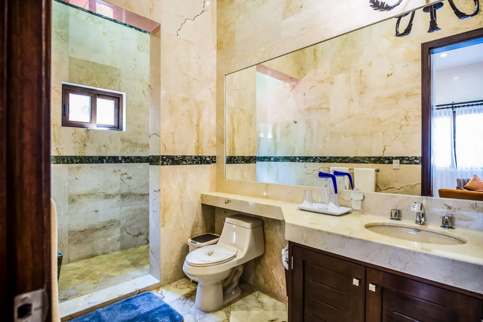 Vilă cu 12 dormitoare și piscină, cazare pentru 24 de persoane, fotografia 16