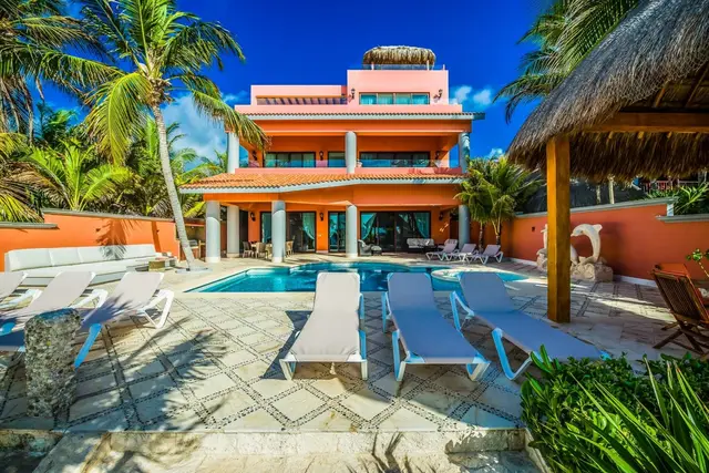 12-Bedroom Villa with Swimming pool, Sleeps 24