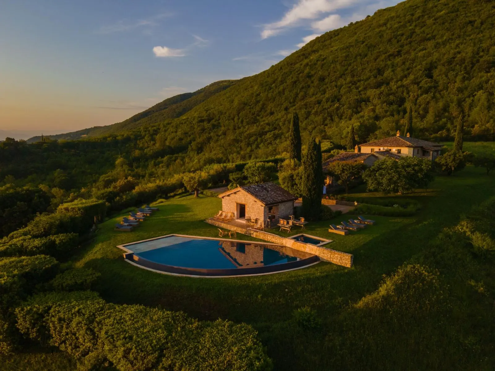 Villa with Heated pool and Jacuzzi in Perugia, photo 2
