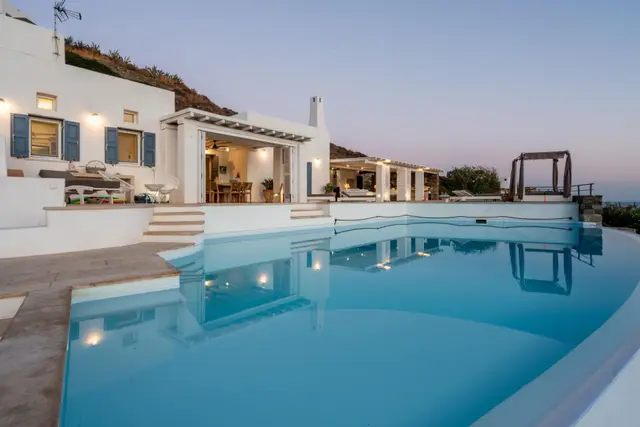 Vilă cu 8 dormitoare în Posidonia