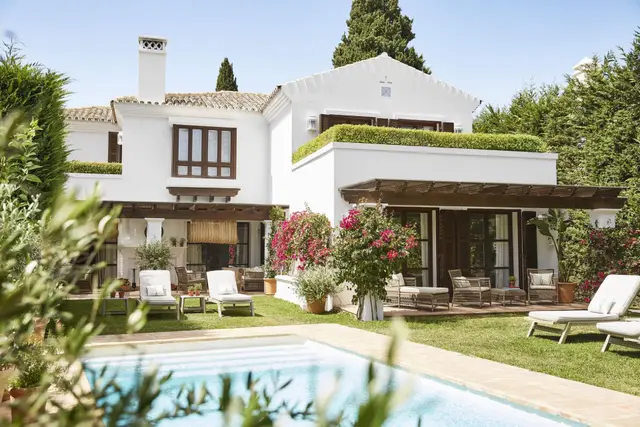 Vilă cu piscină încălzită și grădină în Marbella