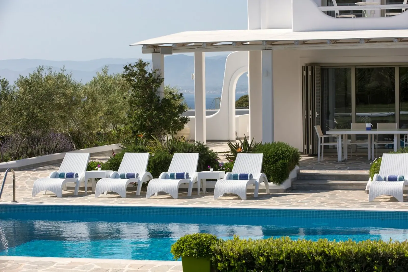 7 nopți la 10-Bedroom Villa with Swimming pool, Municipal Unit of Loutraki - Perachora, Peloponnese Region, fotografia 8