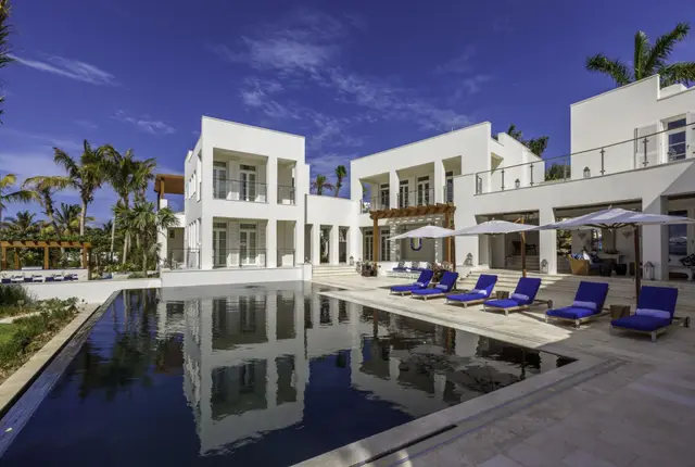 7 nopți la Villa with Swimming pool in West End Village