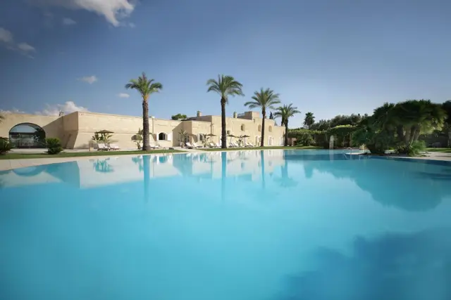Vilă cu 9 dormitoare și piscină încălzită, cazare pentru 18 persoane