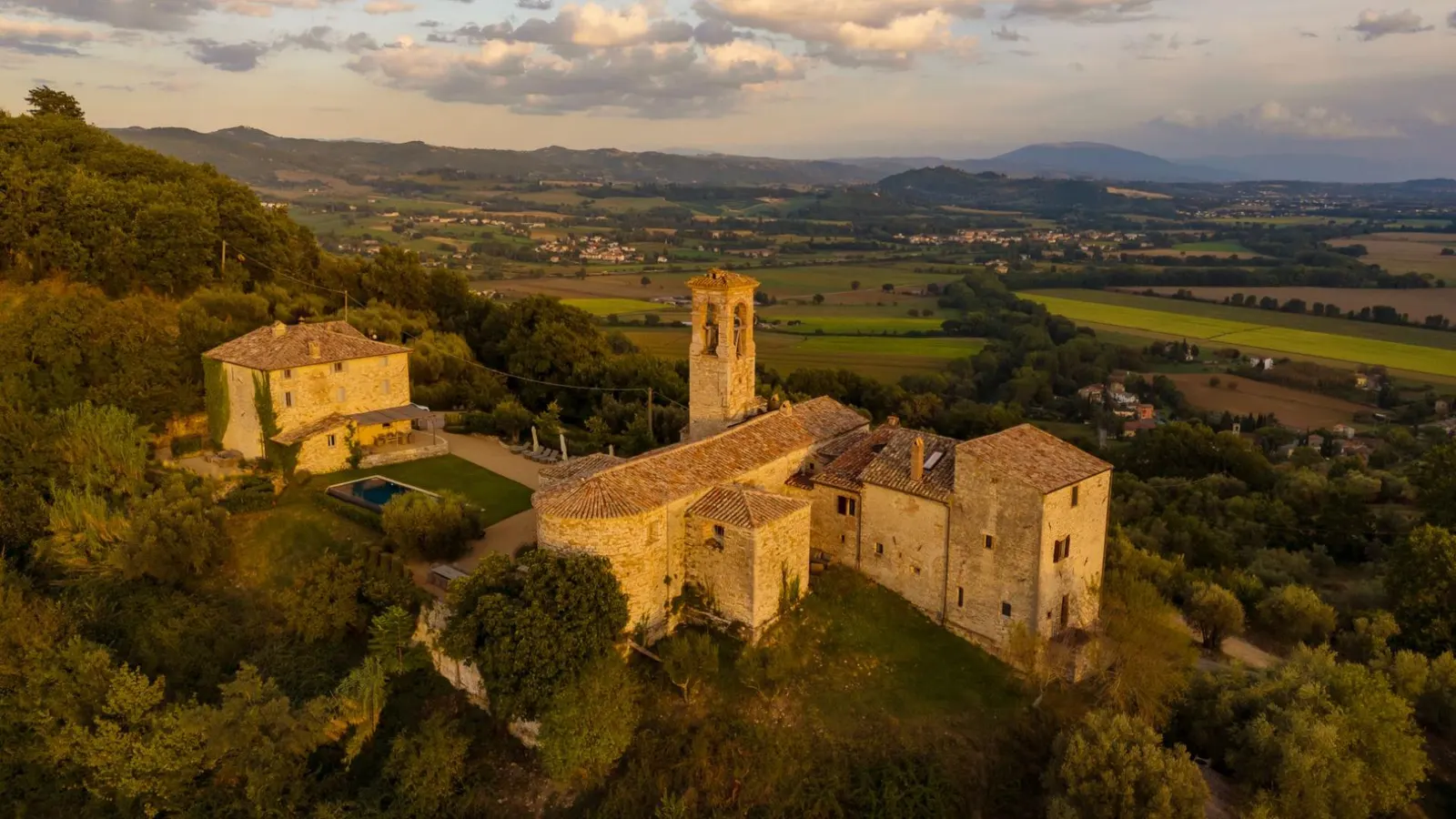 Vilă cu 10 dormitoare și piscină încălzită, Perugia, fotografia 42
