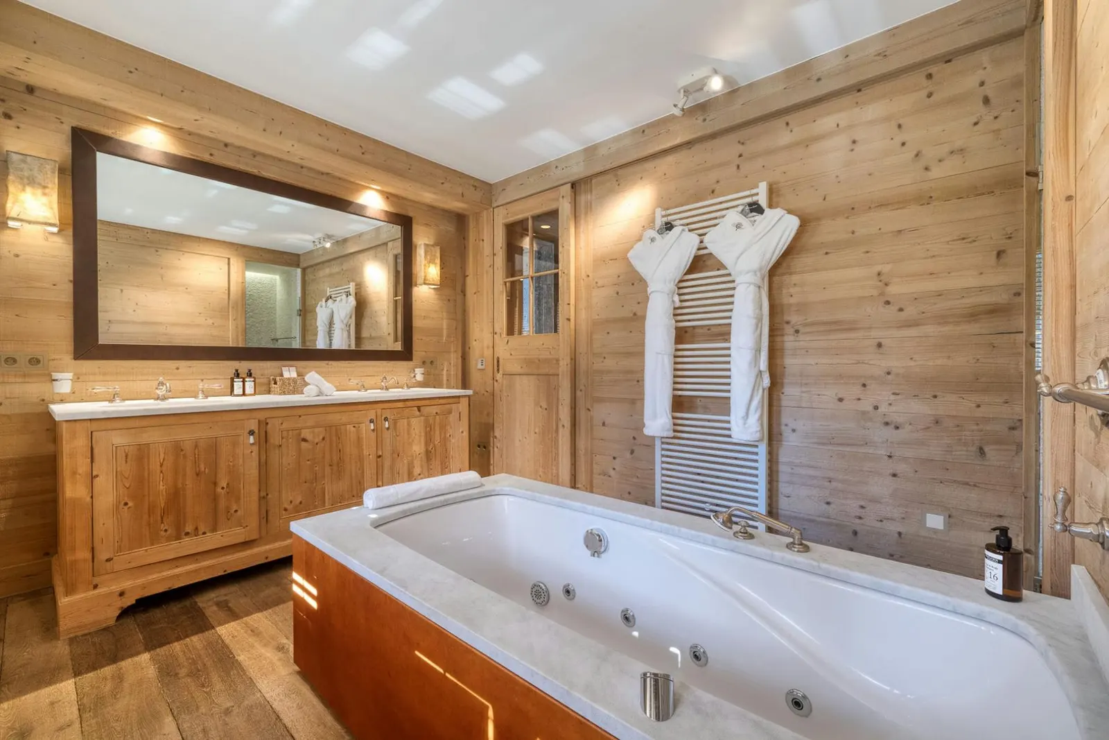 Chalet cu piscină încălzită și jacuzzi în Megève, fotografia 25