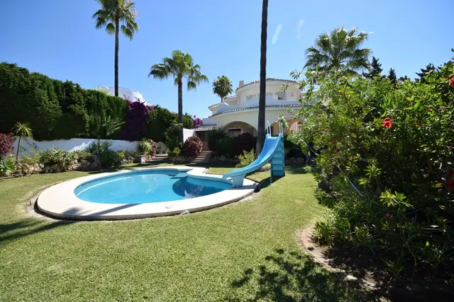 Vilă cu piscină și spa în Marbella