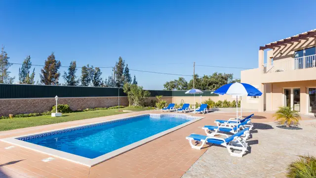 Vilă cu 4 dormitoare și piscină, Guia, Faro